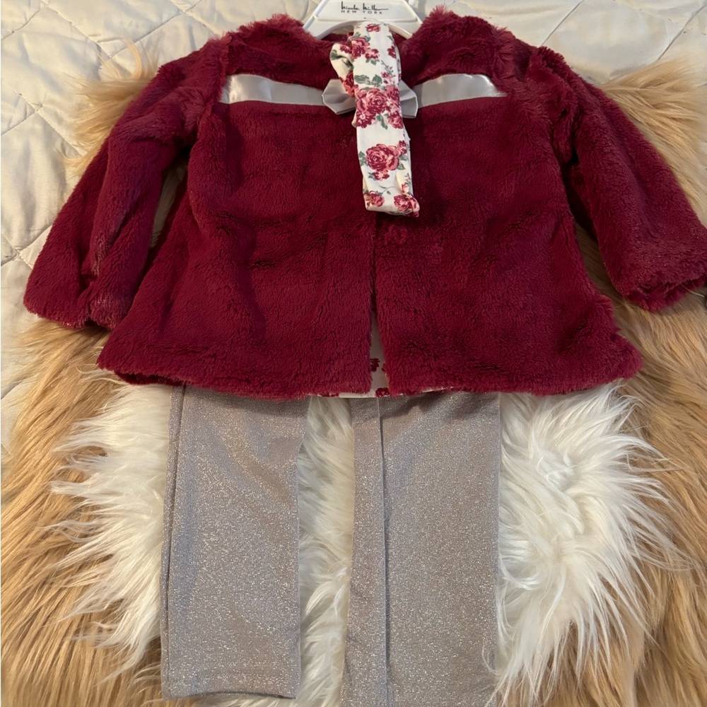 NICOLE MILLER GIRL 4 PIECE OUTFIT.